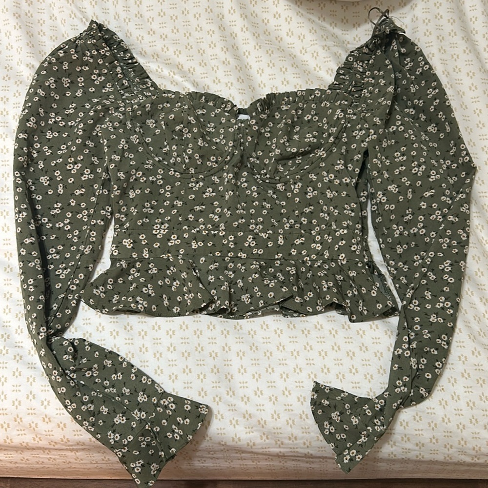 Floral long sleeve top ruffled bottom and sleeves